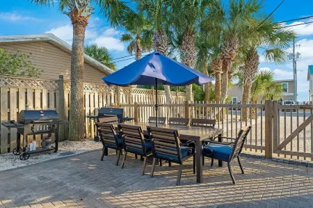 6 BR 5 baths private heated pool  Games 1 minute to beach Sleeps 2-19