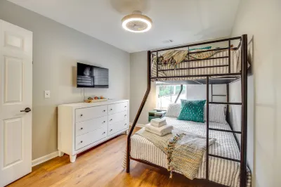 Old Town Bluffton -Tupelo Townhouse w/ grill & Garage converted Game Room Hotels near Publix Super Market at Buckwalter Place