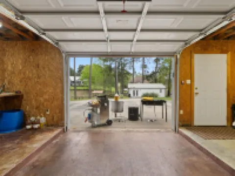 Sleeps up to 23!! Next to Toledo Town Hotels in Sabine Parish
