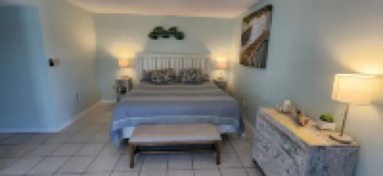 Gorgeous, updated oceanfront Condo with pool - Perdido Key Beach