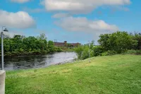 River's Getaway- an urban oasis!