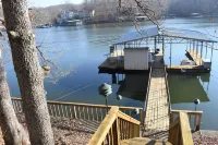 Lake View 5 Bedroom (2 Master Suites) / 4 Bath / Private Dock