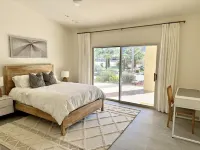 Mirage Cove. Beautiful home. Putting green, private pool/spa, mountain views.