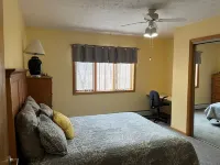 Watkins Glen, Corning, Finger Lakes 3 BR 3 Bath w/ Hot Tub