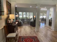 Four Bedroom Walking Distance to Square and Campus