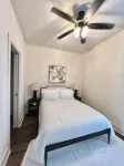 New Luxury 1BR Cottage in Downtown Auburn!