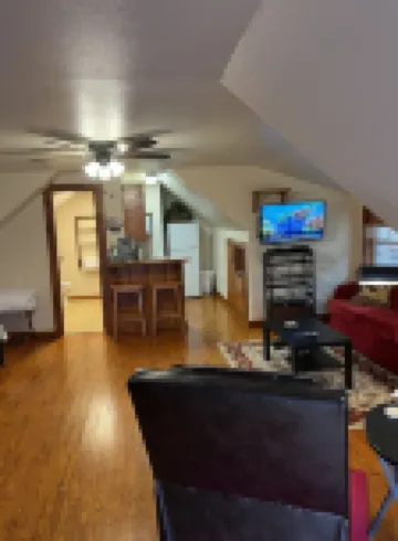 Treehouse: Romantic Hideaway on Private Lake