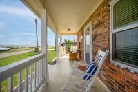 4-Bedroom Vacation Home Just 4 Minutes to Rockport Beach Park