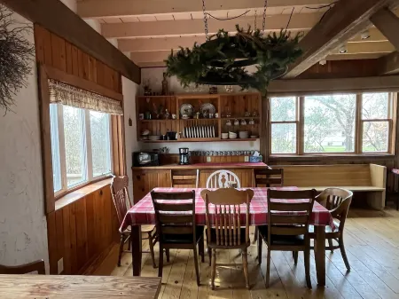 In-Town Moose Haus Lodge Отели в г. Клир Лейк