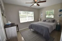 ☀️Newly remodeled! Comfy vacation home not far from the beach!