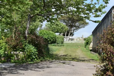 Peaceful rural retreat - w/Parking - close to Mousehole Beaches & Restaurants Hotels near Morrab Library,