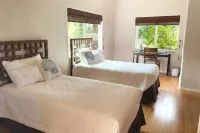 NEW! 3/BR Coffee Estate with Hot Tub and Ocean View in Kona town