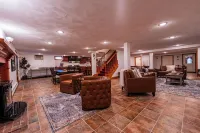 HUGE family Home!  Sleeps 27 comfortably.  3/10 mile from the Beach! Hotels in York Harbor