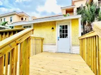 Beachside Historic Cottage – Steps to Sand! Hotels near Hook Me Up