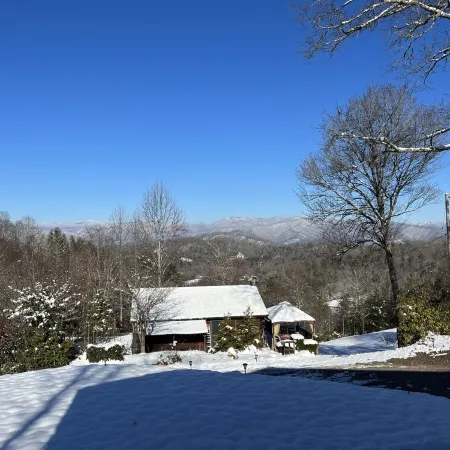 A Big View Smoky Mountain National Park 3 Miles Cherokee  5 Miles Casino! Winter