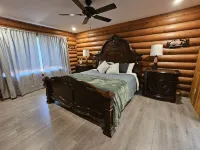 Charming, modern log cabin, steps to the lake. Bright & spacious. Ideal escape!