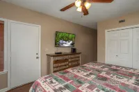 Snoring Bear Condo 2 Bed/2 BA Views Pool Walk to d'Town Gatlinburg / Anakeesta
