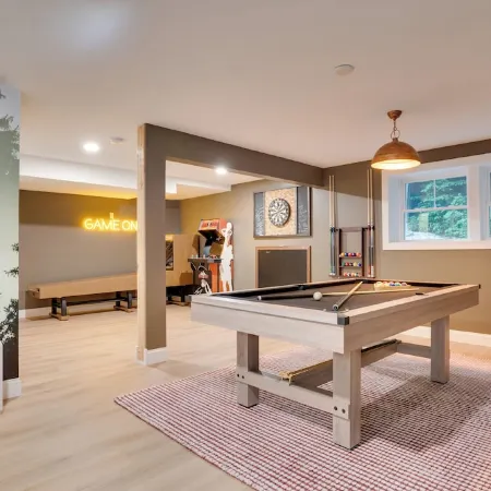 Luxe Mountain Escape ~ Sauna ~ Hot Tub ~ Pool Table ~Arcade Games~ Massage Chair