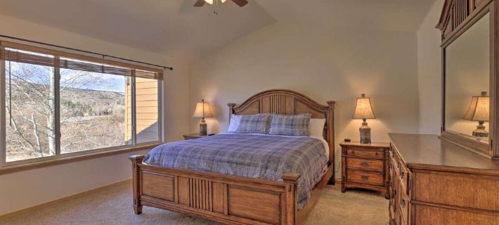 Luxury Town Home+Hot Tub! Mountain View, River/Lake front, close to Ski Resorts Hotels in Silverthorne