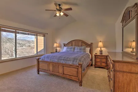 Luxury Town Home+Hot Tub! Mountain View, River/Lake front, close to Ski Resorts