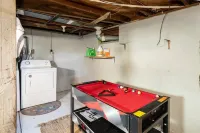 Lakefront Designer House in Pine Plains, NY. Hotels in Pine Plains