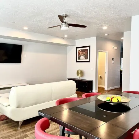 3 BR. 3BA. IMMACULATE TOWNHOME IN DRAPER