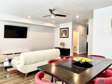 3 BR. 3BA. IMMACULATE TOWNHOME IN DRAPER