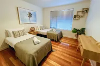 BAY OF FIRES BEACH SHACK Modern House@ Binalong Bay