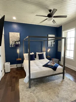 LUXURY MODERN 1 BED LOFT WITH PARKING Hotels in 
