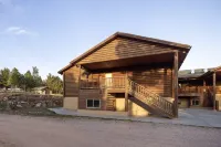 Hunters Lodge in Custer18+ guests - 8 bedrooms - 18 beds - 6 baths