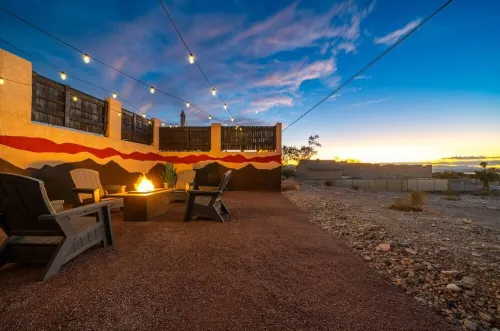 The Hilltop, Pool, Firepits Sleeps 14, Lake Views, Tons of Parking