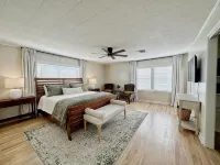 The Velvet Crush Cottage located in the heart of Monroe