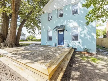 The Hideaway: 2 Bedroom 2.5 Bath, blocks to ocean.