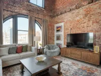 Cozy 1-bedroom apartment in fabulous Wabash with WiFi, AC Hotels in Wabash