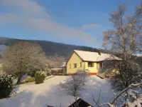 Maybank self catering sleeps 8, pets welcome.