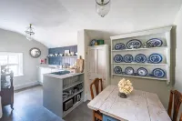 Sarah's - A Georgian townhouse apartment in the heart of historic Holt.