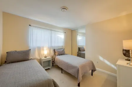 Heated Swimming Pool Retreat Near Sonoma Square