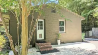 Center of Wilmington-Zen on 42nd-fully fenced yard-Pets ok Hotels near University of North Carolina Wilmington