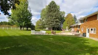 86" TV, Sauna, Firepit, Gym, Ping Pong, Pool, Foosball, Plenty of Parking, Grill