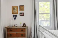 Newly Renovated Charming Little Leiper's Cottage