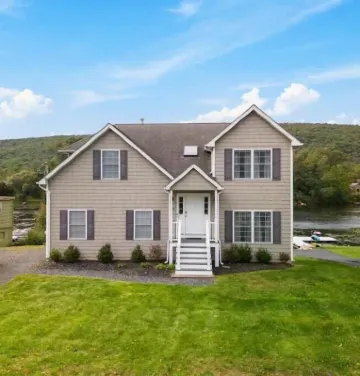 Waterfront Home with Hot Tub, Kayaks, and Fast Wifi