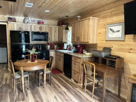 Cozy apartment in Country setting.  Close to Lake Hamilton and  Hot Springs.