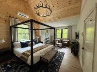 New Chalet! Sleeps 16! HotTub, Xbox, Firepit, Pool Table & More! Hotels near Sunday River Resort