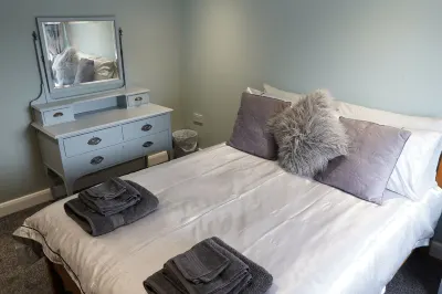 Stunning 2-bedroom Log Cabin Các khách sạn gần Samlesbury Hall