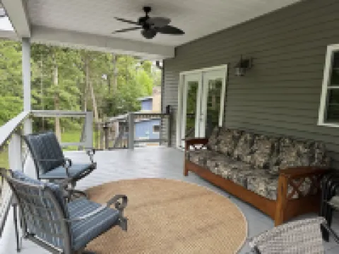The Nauti Farmhouse - 1 Mile to Moors Resort w Dock/Golf Cart/Pontoon Rental
