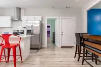 Contemporary Decatur Oasis - 3 BDS / 2 BA