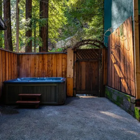 Peaceful Redwood Hideaway - Hot Tub, A/C, Walk to Russian River and Downtown