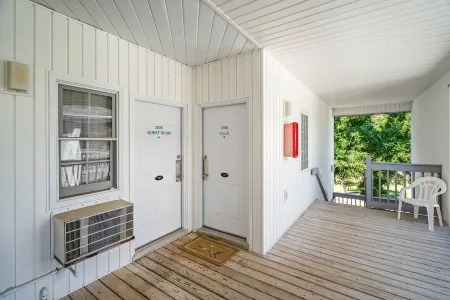 2 Bedroom, 2 Bath Condo in Sea Trail at Sunset Beach Отели рядом с достопримечательностью «Парк Сансет Бич»