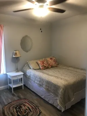 Pet Friendly 1 Bedroom Apartment; Quiet & Secluded - 1/2 hour from town - 民泊
