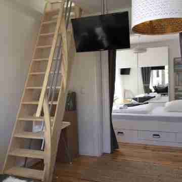 "Seelenstreichler" - 54 sqm with large sunny balcony and wood-burning fireplace - central Rooms